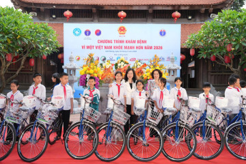 Bộ trưởng Bộ Y tế dự chương trình khám bệnh “Vì một Việt Nam khỏe mạnh hơn”