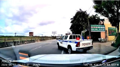 CSGT Thanh Hóa dẫn đường đưa cháu bé nguy kịch đi cấp cứu kịp thời