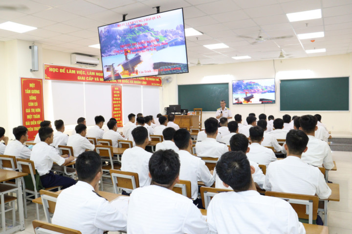 Truyền thụ kinh nghiệm huấn luyện, sẵn sàng chiến đấu