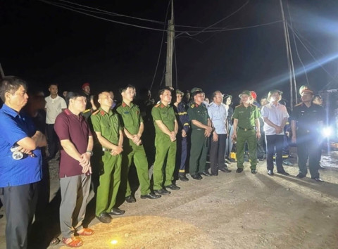 Khẩn trương tìm kiếm 2 công nhân mất tích trong vụ sạt lở mỏ đá ở Thanh Hóa