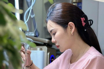 Đào Cẩm Vân: Người giảng viên chọn chăm sóc da bằng sự tử tế và kỷ luật nghề