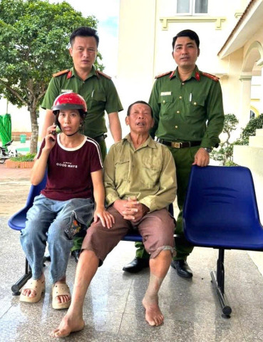 Thanh Hóa: Công an xã Hòa Lộc hỗ trợ người dân lạc đường trở về với gia đình