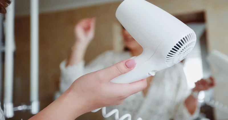 5 công dụng ít người biết của máy sấy tóc
