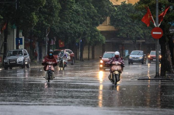 Miền Bắc đón "mưa vàng" giải nhiệt