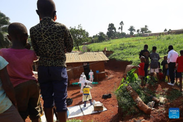 Dịch Ebola diễn biến phức tạp: Hàng nghìn ca tiếp xúc vẫn chưa được truy vết