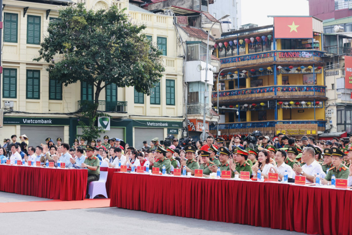 40.000 sản phẩm dinh dưỡng Vinamilk tiếp sức chương trình “Tổ quốc bình yên”