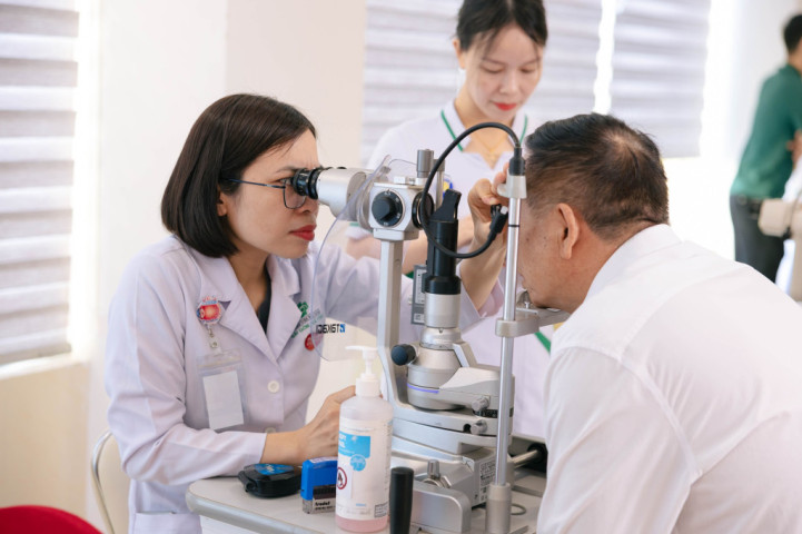 70% người mù lòa do đục thủy tinh thể