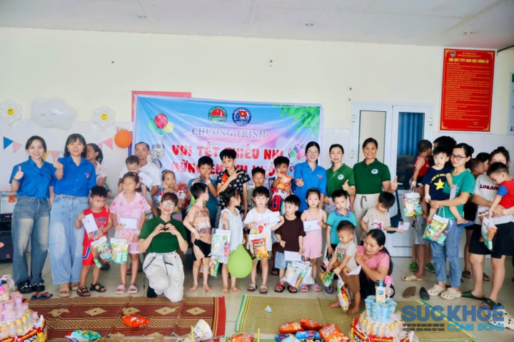 Trao yêu thương ngày 1/6 cho bệnh nhi tại TTYT khu vực Sông Lô