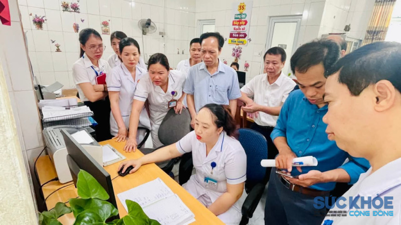 Trung tâm y tế khu vực Tân Lạc tăng tốc chuyển đổi số, hướng tới thay thế hoàn toàn bệnh án điện tử