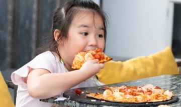 4 nhóm thực phẩm cha mẹ nên hạn chế nếu không muốn trẻ dậy thì quá sớm