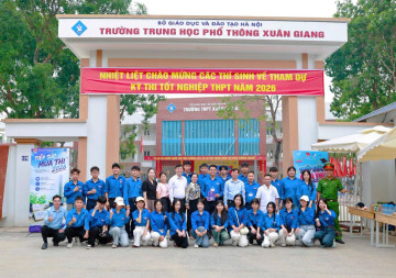 Những suất cơm nghĩa tình và màu áo xanh tiếp sức sĩ tử vùng ngoại thành Hà Nội