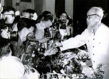 Vận dụng tư tưởng Chủ tịch Hồ Chí Minh xây dựng nền báo chí chuyên nghiệp, nhân văn, hiện đại