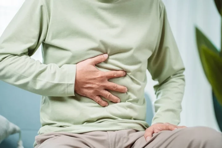 Người cao tuổi bị táo bón nên ăn gì?