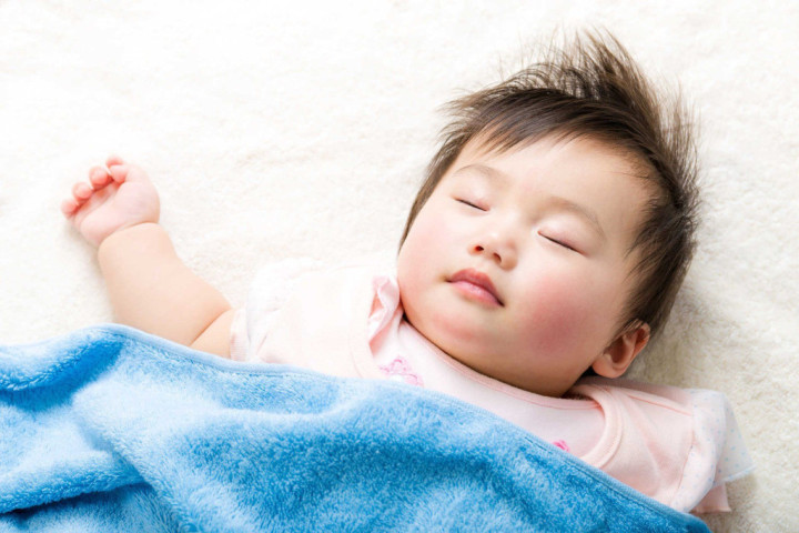 Trẻ sơ sinh ngủ ngáy có sao không?