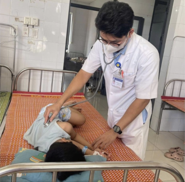 Đà Nẵng: 43 người nhập viện sau khi ăn bánh mì
