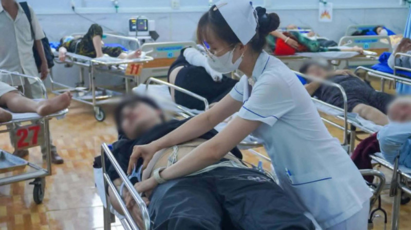 Cục An toàn thực phẩm chỉ đạo khẩn vụ 22 người nhập viện nghi ngộ độc bánh mì