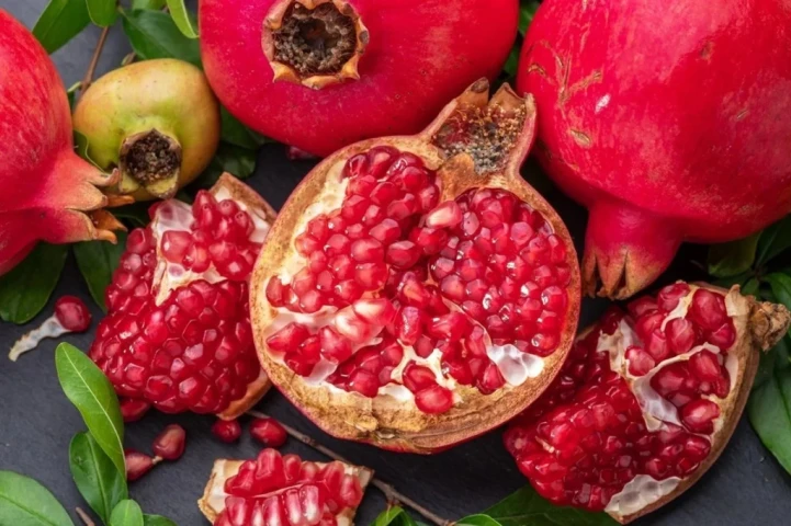 Ăn lựu có gây vô sinh ở nam giới?