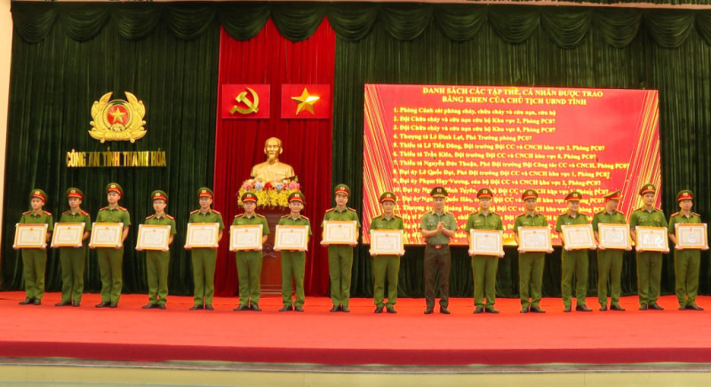 Công an Thanh Hóa khen thưởng các tập thể, cá nhân dũng cảm tham gia chữa cháy rừng