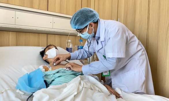 Nam sinh 16 tuổi hồi sinh sau ghép gan vì xơ gan di truyền