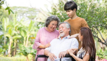 5 sai lầm phổ biến khi chăm sóc cha mẹ già nhiều gia đình dễ mắc