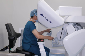 Lần đầu tiên tại Việt Nam: Bác sĩ tại Hà Nội trực tiếp phẫu thuật cho bệnh nhân tại Cần Thơ