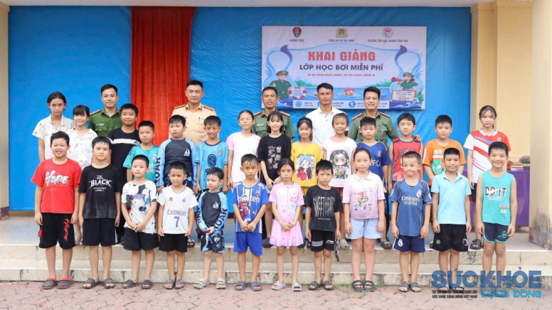 Hà Tĩnh: Khai giảng lớp dạy bơi miễn phí, nâng cao kỹ năng phòng, chống đuối nước cho trẻ em
