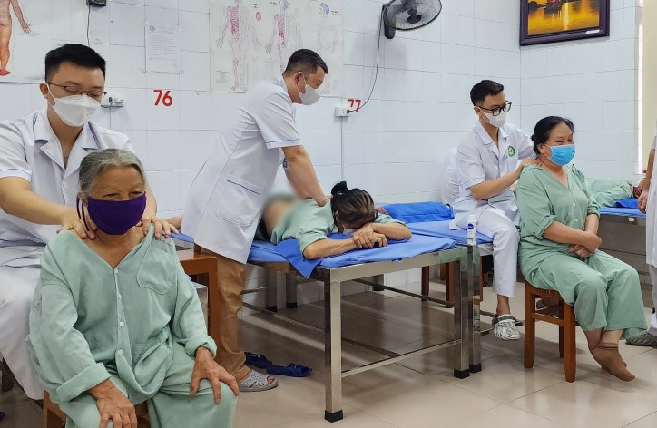 Hà Nội tăng cường chăm sóc người bệnh, chủ động ứng phó nắng nóng