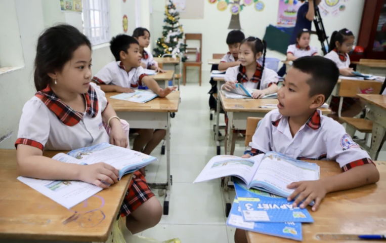 Từ năm học 2029, học sinh được miễn phí sách giáo khoa