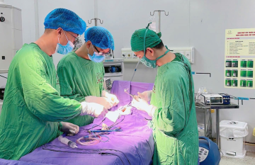 Quảng Ninh: Bé gái sơ sinh mắc cùng lúc nhiều dị tật đường tiêu hóa nguy hiểm được cứu sống
