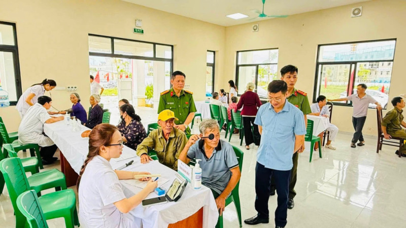 Thanh Hóa: Khám bệnh, cấp phát thuốc miễn phí cho người dân có hoàn cảnh khó khăn tại phường Đào Duy Từ