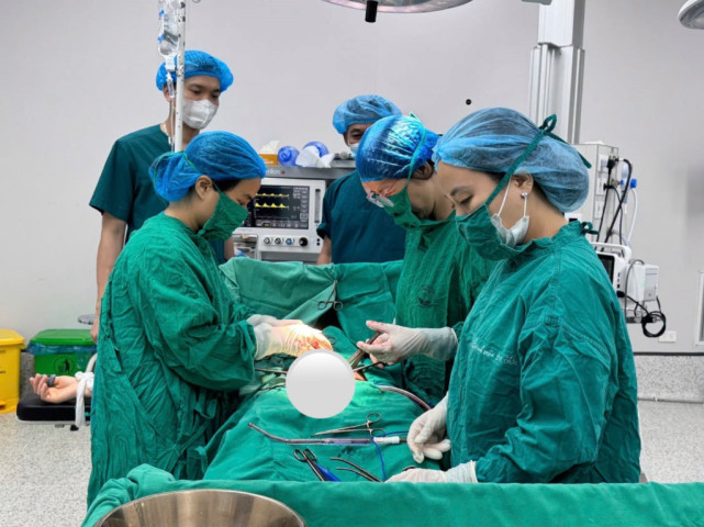 Hà Nội: Cứu sống sản phụ nguy kịch do rau bong non thể nặng