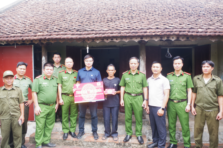 Thanh Hoá: Công an xã Hoằng Hóa tri ân gia đình chính sách, lan tỏa truyền thống "Uống nước nhớ nguồn"