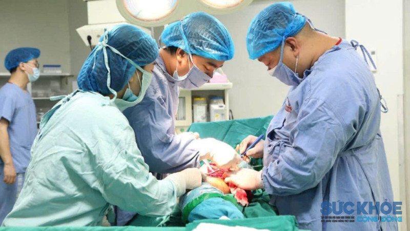 Không bỏ lỡ "thời gian vàng", Bệnh viện Đa khoa tỉnh Phú Thọ cứu sống người bệnh đa chấn thương nguy kịch