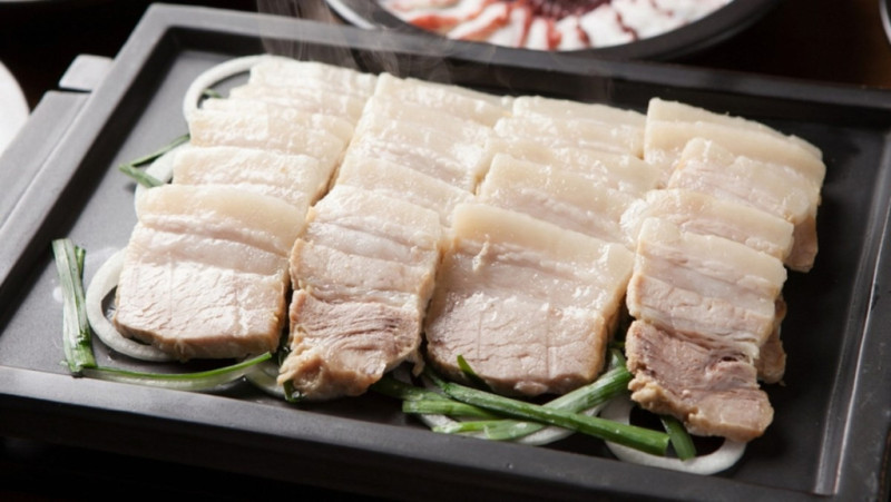 Cách luộc thịt heo thơm mềm, không khô