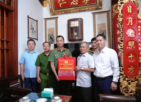 Công an Thanh Hóa tri ân các Anh hùng liệt sĩ và người có công với cách mạng