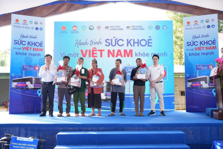 Lâm Đồng: Hàng ngàn người dân có hoàn cảnh khó khăn được khám sức khỏe, tầm soát đột quỵ và phát thuốc miễn phí