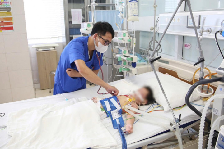 Phép màu và tình người cứu sống bé gái 2 tuổi nguy kịch do sạt lở đất