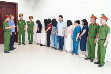 Khởi tố 10 người tại phòng khám ở Nghệ An vì chiêu trò "vẽ bệnh", thu tiền hàng chục tỷ đồng