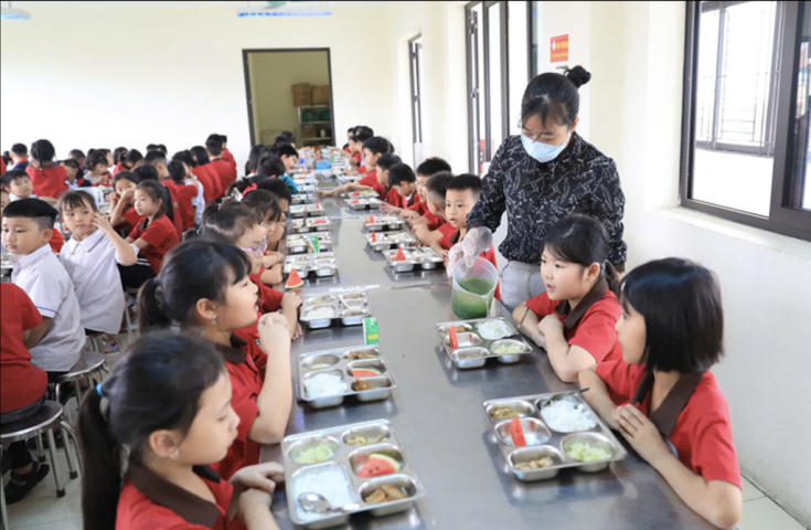 Hà Nội siết chặt an toàn bữa ăn bán trú trước năm học mới