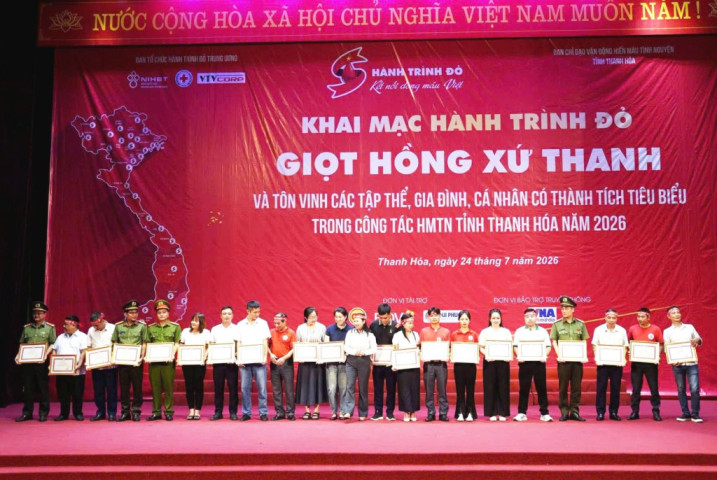 CLB Ngân hàng máu sống Công an Thanh Hóa được vinh danh tại "Hành trình Đỏ lần thứ XIV"